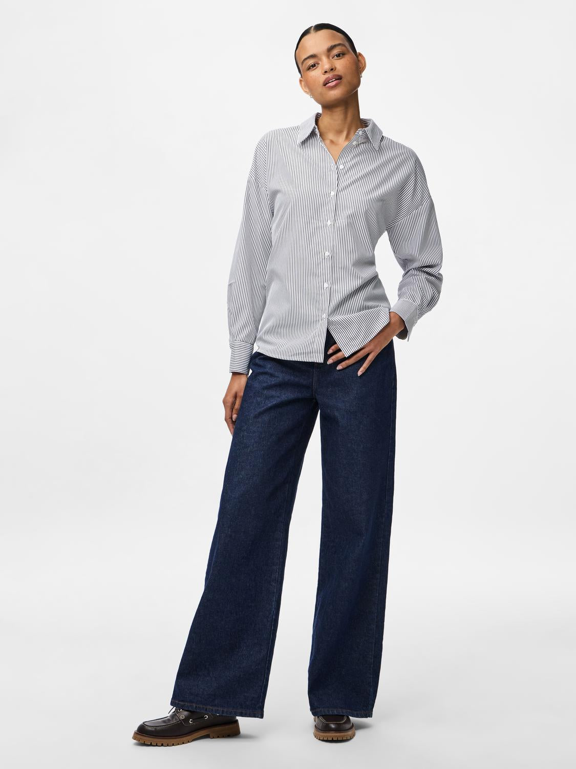 model_shot-front_full